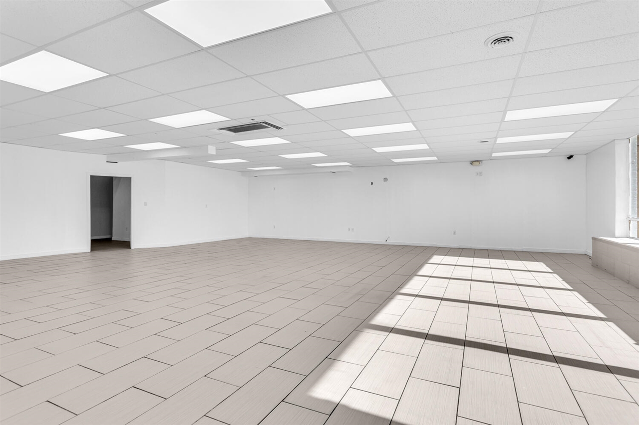 1400 N West Avenue, Jackson, MI, 49202-2053