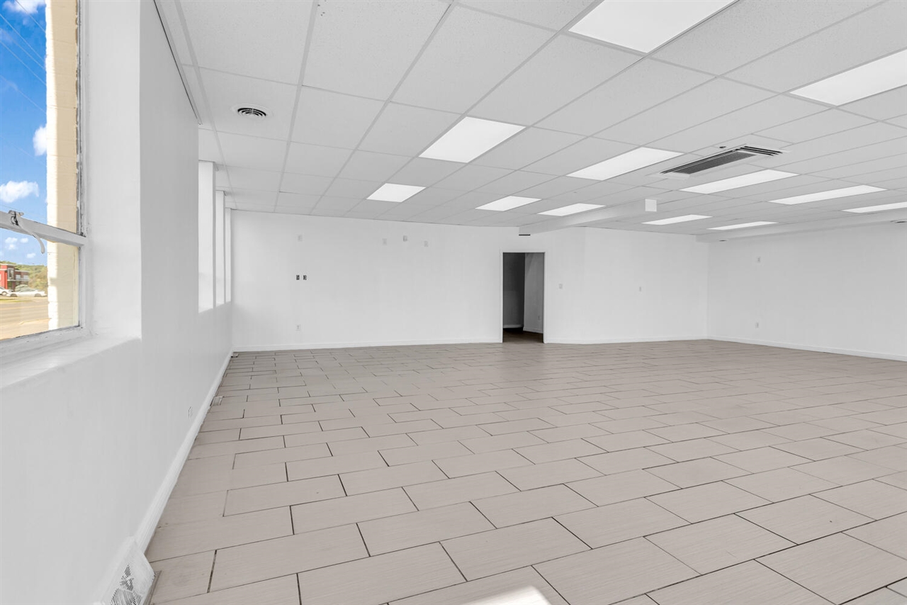 1400 N West Avenue, Jackson, MI, 49202-2053