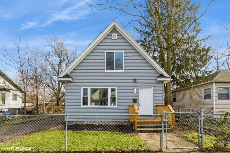 1st image of 979 Lavette Ave, Benton Harbor, MI 49022 | MLS# 70447596