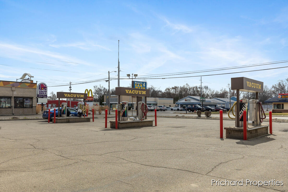 1025 W Michigan Avenue, Three Rivers, MI, 49093