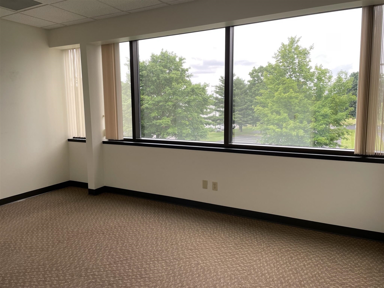 2725 Airview Boulevard, Kalamazoo, MI, 49002-1805