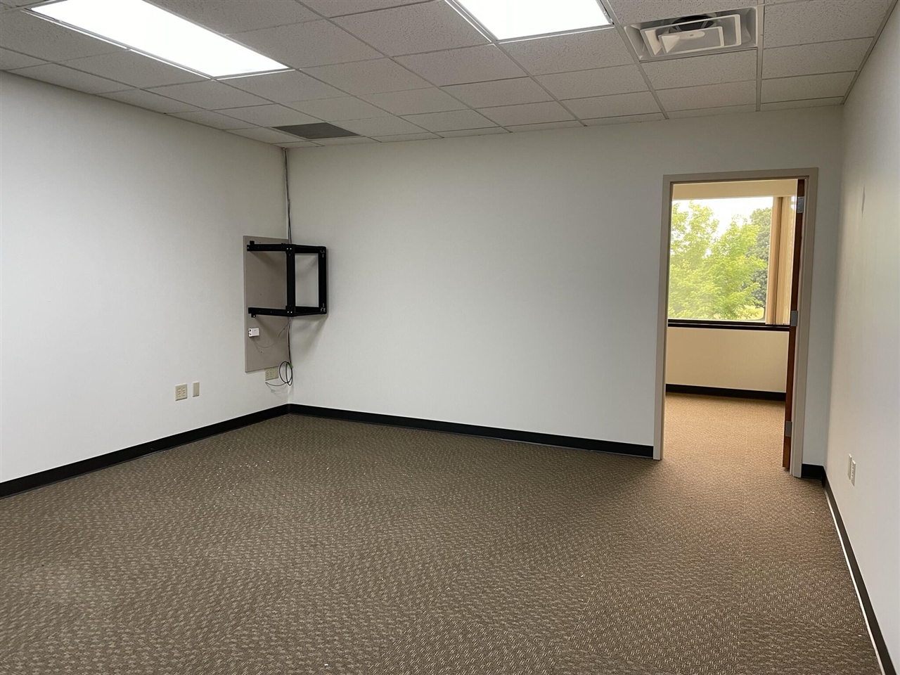 2725 Airview Boulevard, Kalamazoo, MI, 49002-1805