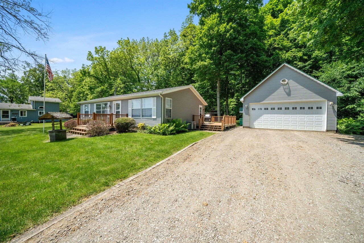 2nd image of 61738 Lake View Dr, Cassopolis, MI 49031 | MLS# 70472781