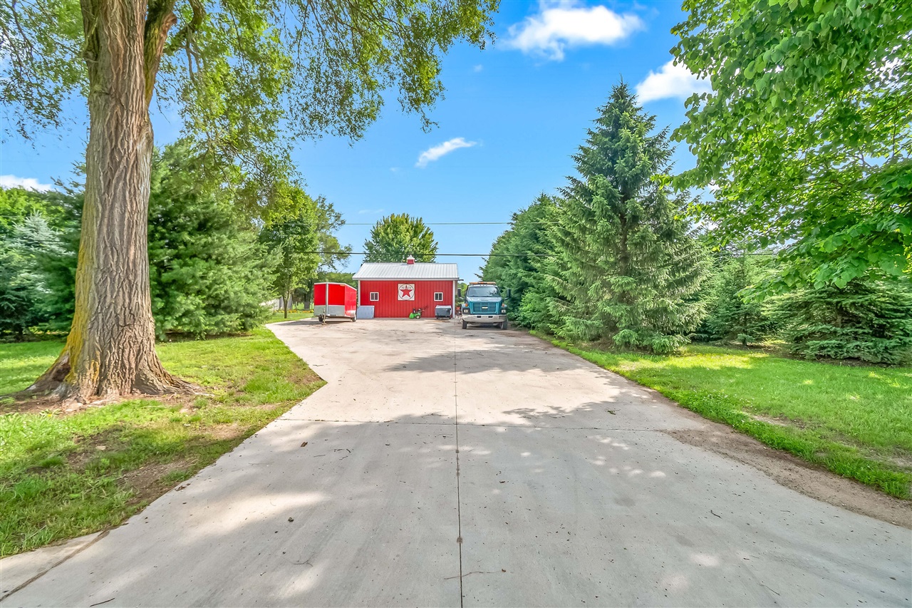 31688 Colon Road, Colon, MI, 49040-9528