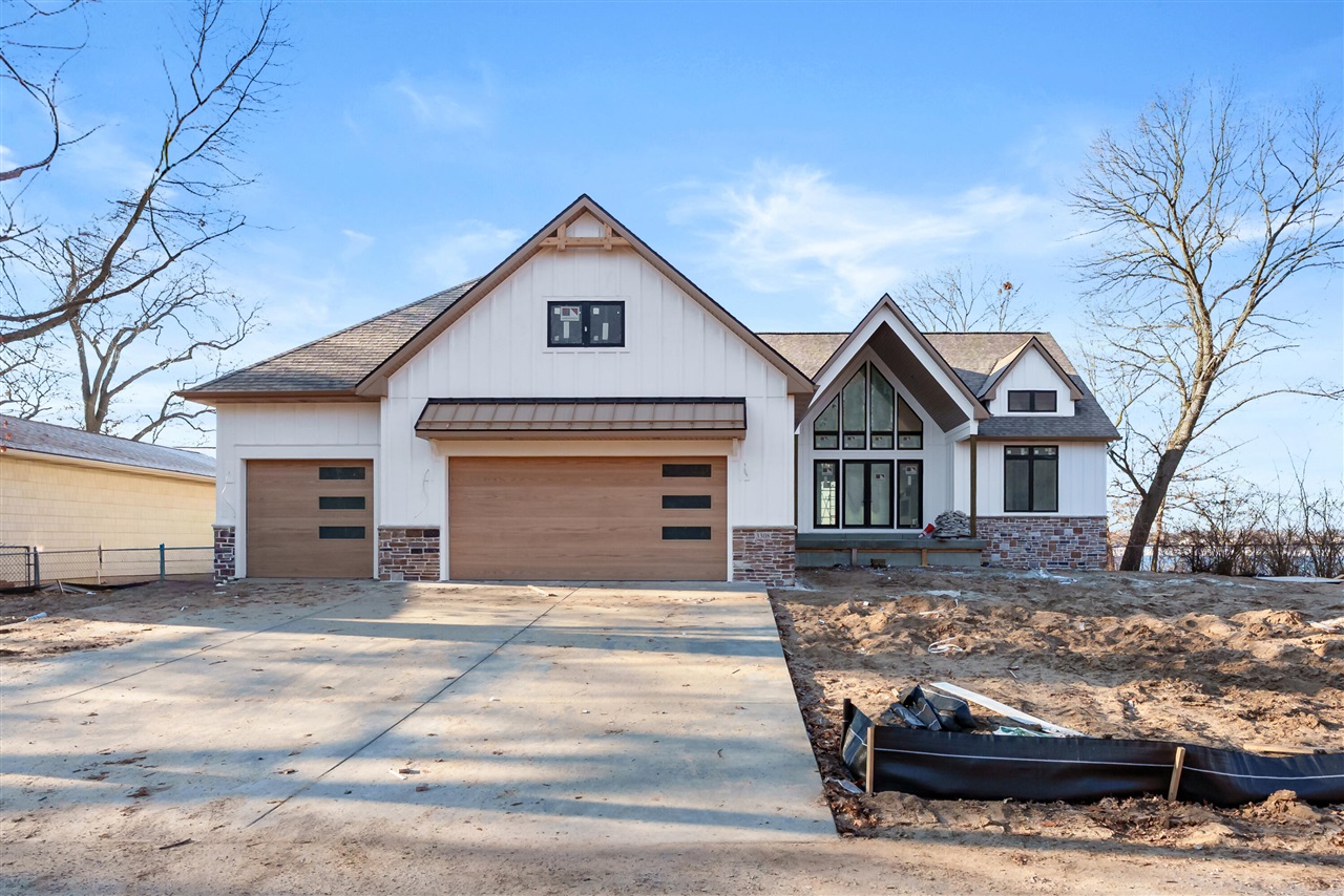 2962 Crescent Shores Drive, Traverse City, MI, 49685-9643