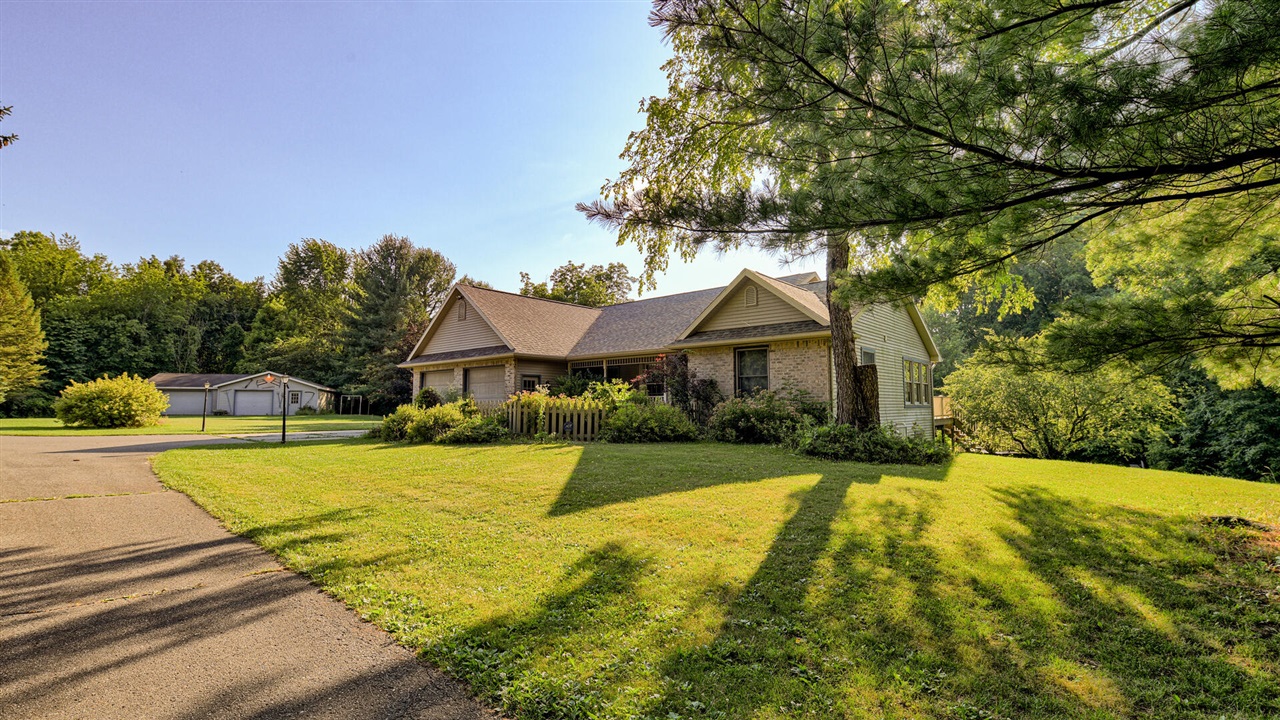 11678 E Grand River Avenue, Portland, MI, 48875