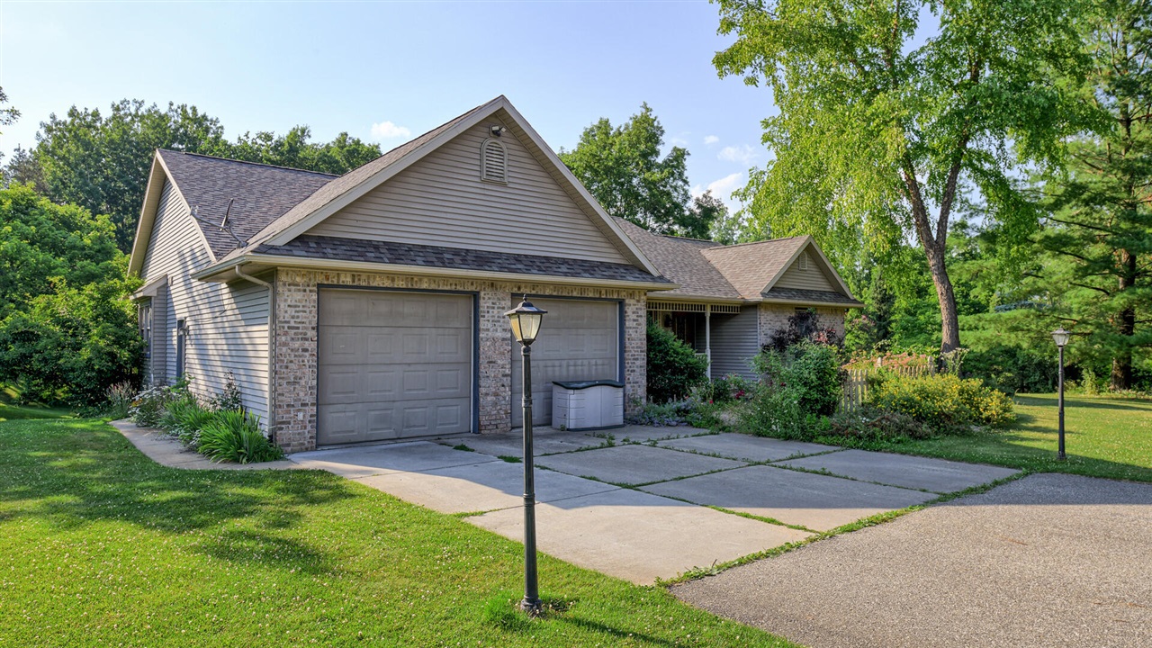 11678 E Grand River Avenue, Portland, MI, 48875