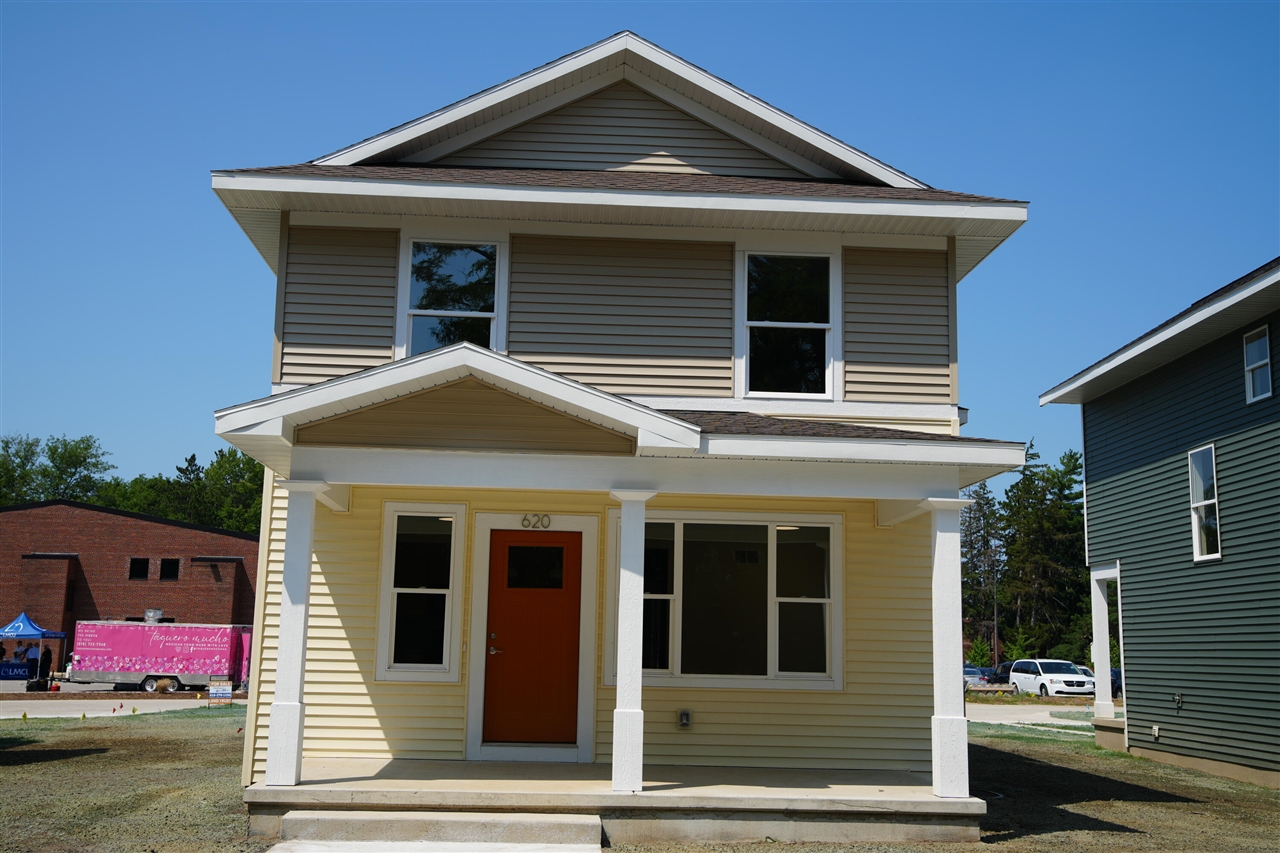 1st image of 2107 Linden Ave, Grand Rapids, MI 49507 | MLS# 70486869