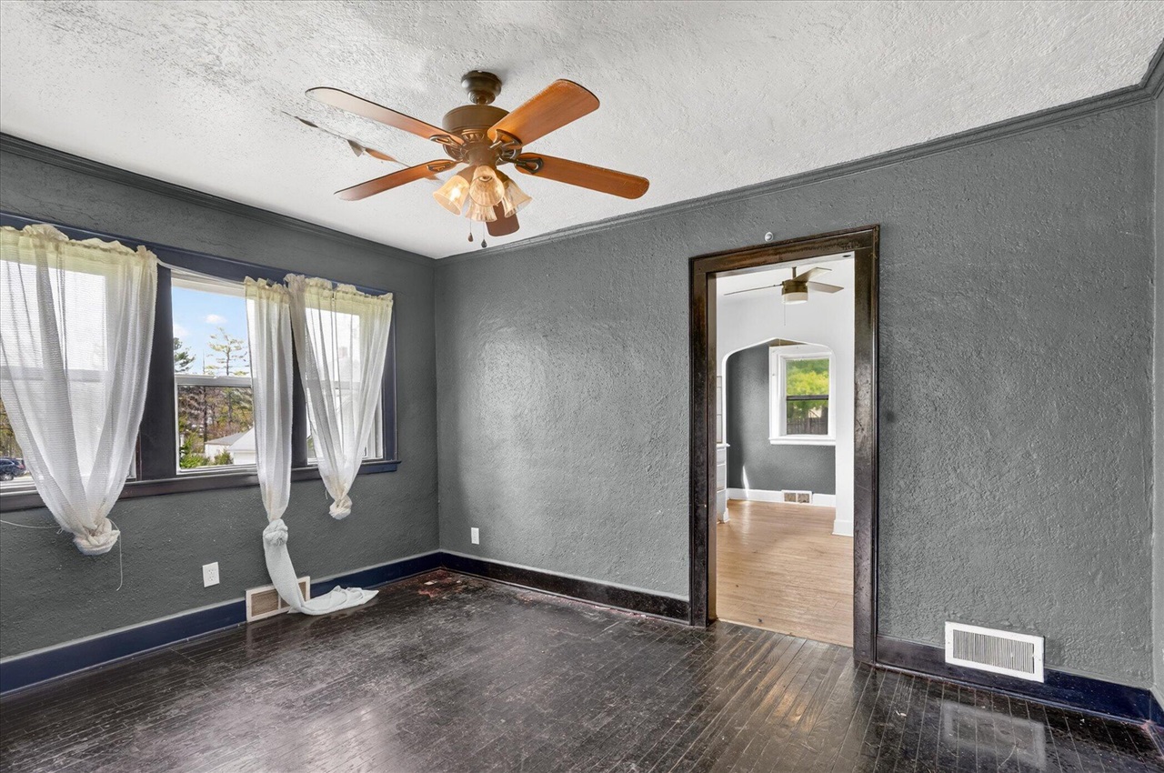 226 E High Street, Jackson, MI, 49203-3285