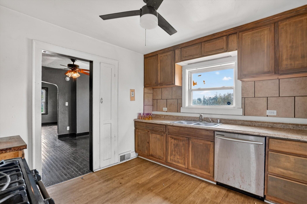 226 E High Street, Jackson, MI, 49203-3285