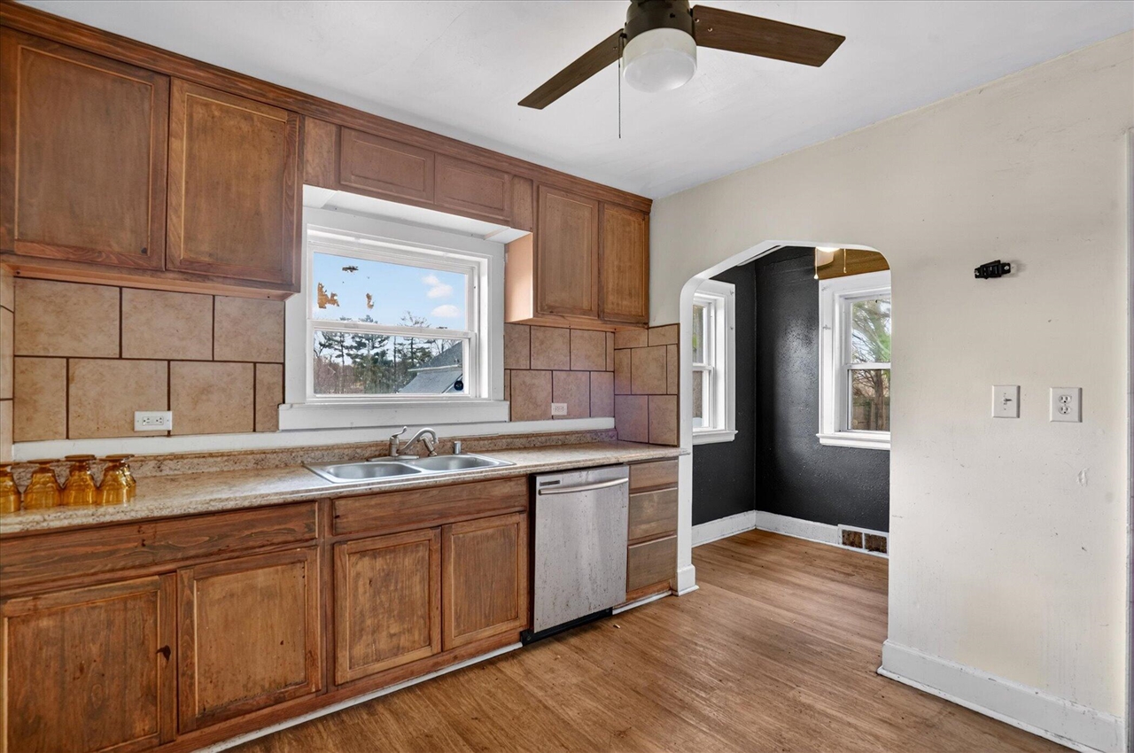 226 E High Street, Jackson, MI, 49203-3285