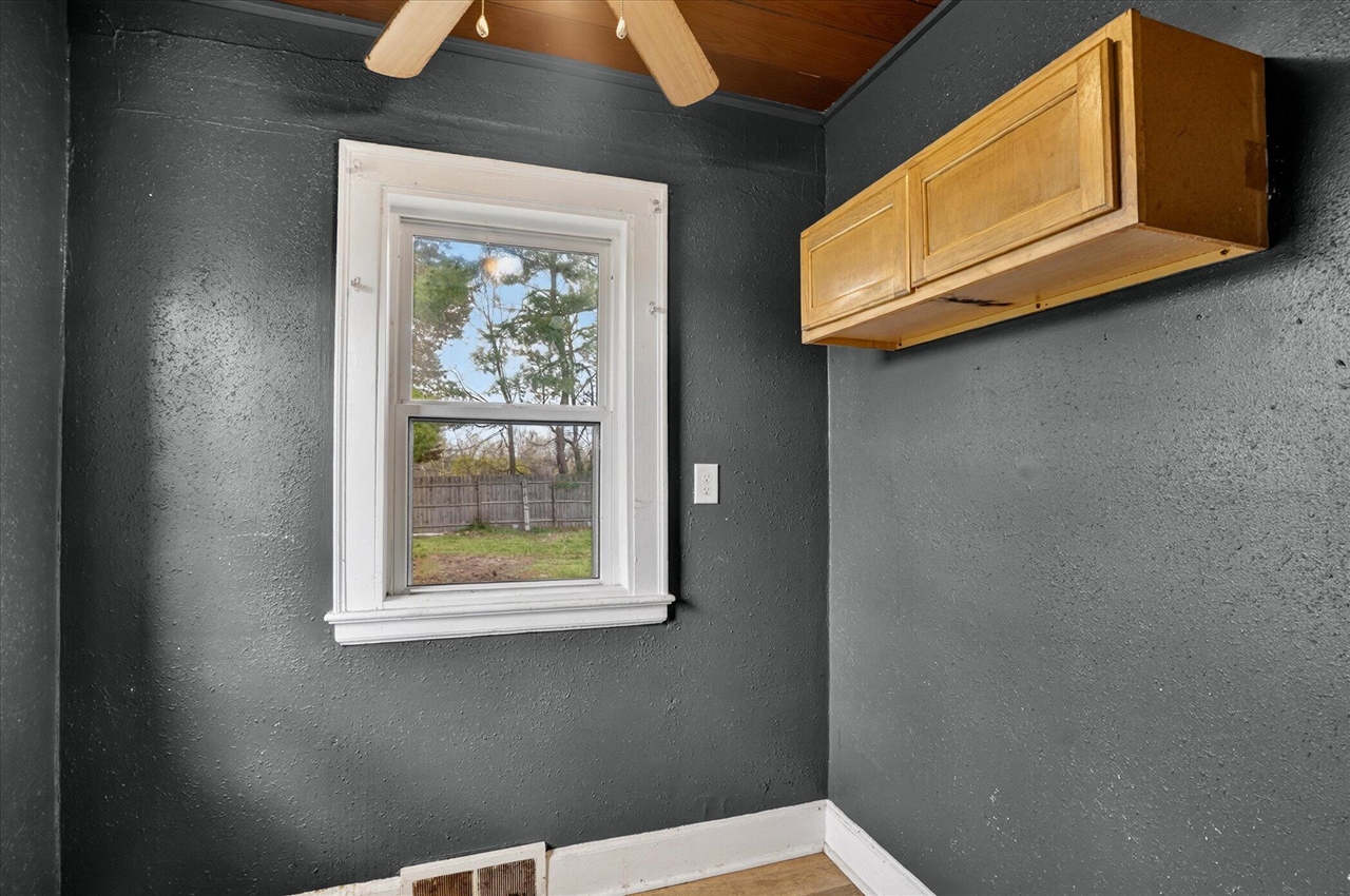 226 E High Street, Jackson, MI, 49203-3285