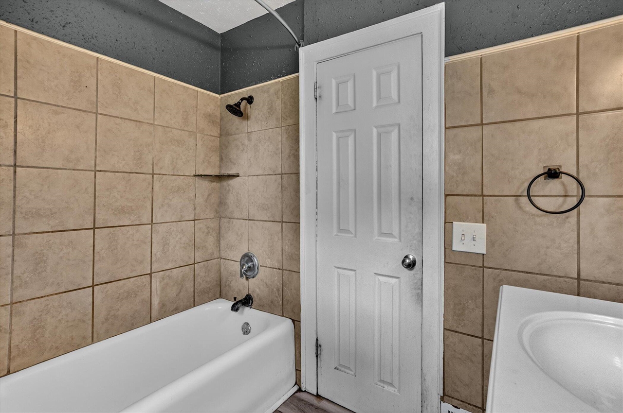 226 E High Street, Jackson, MI, 49203-3285