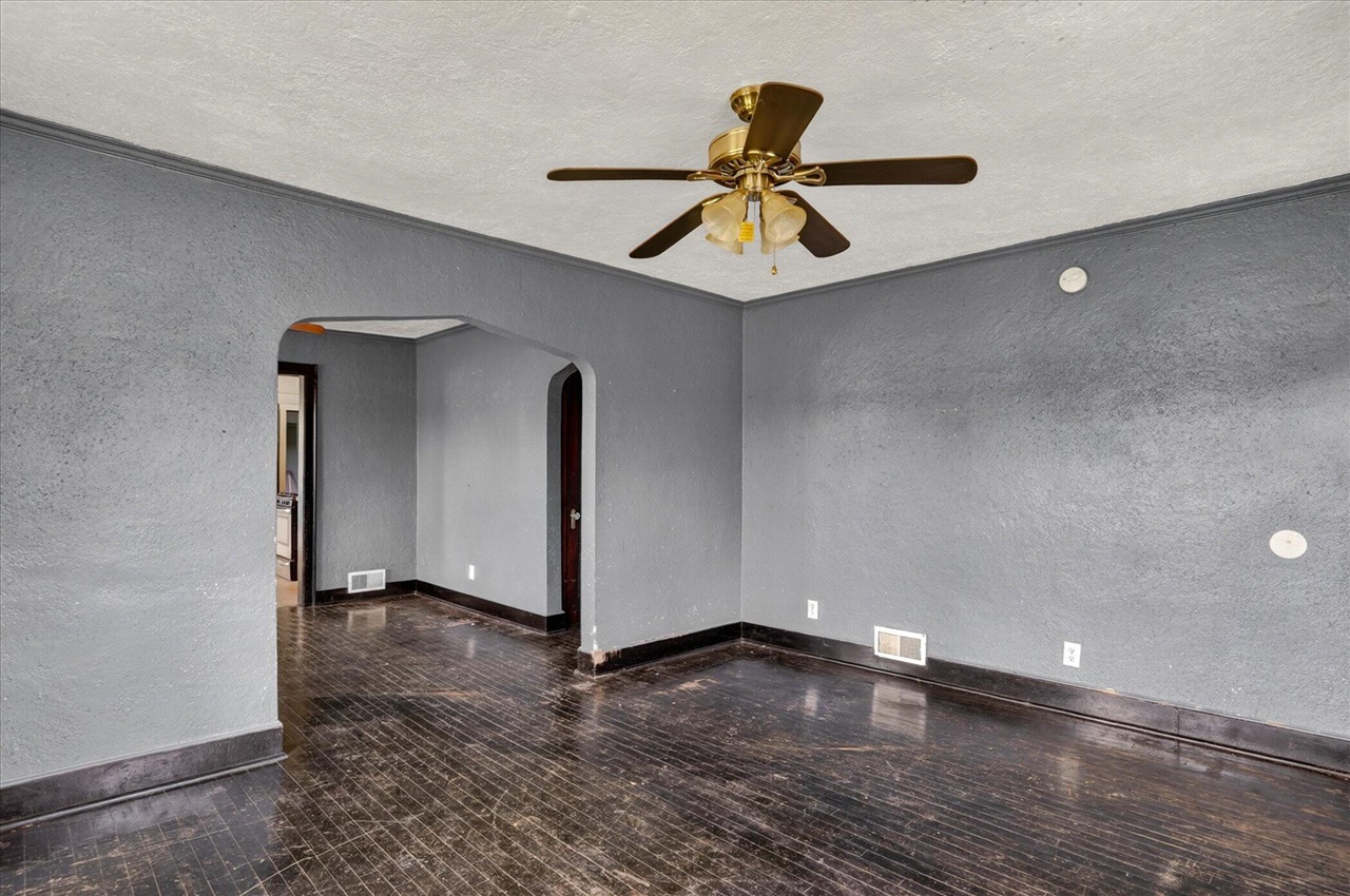 226 E High Street, Jackson, MI, 49203-3285