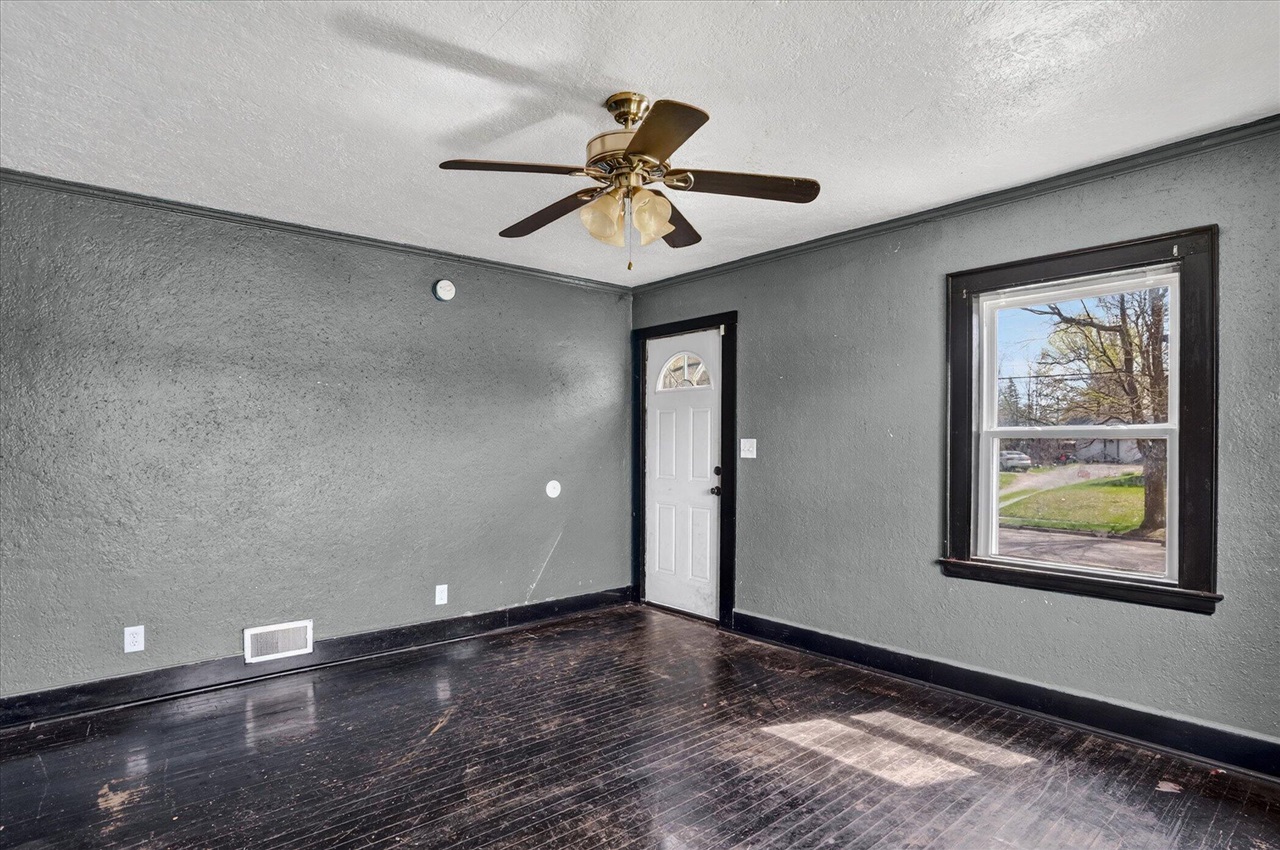 226 E High Street, Jackson, MI, 49203-3285