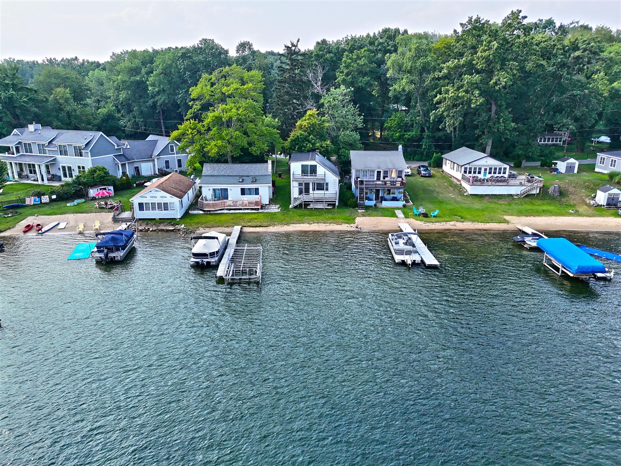 2nd image of 67003 Lakeshore Dr, Dowagiac, MI 49047 | MLS# 70489401