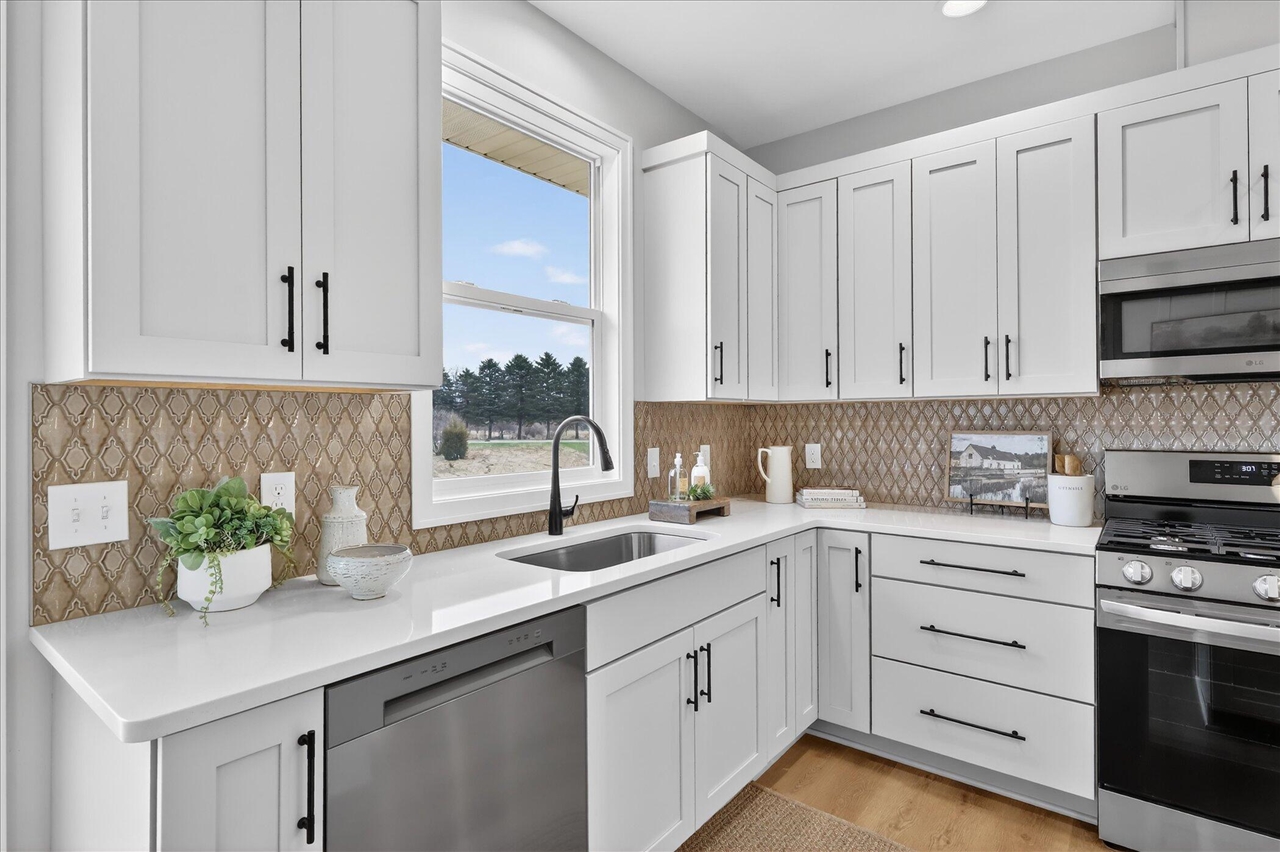 14323 Bridgeview Pointe, Vicksburg, MI, 49097-9120