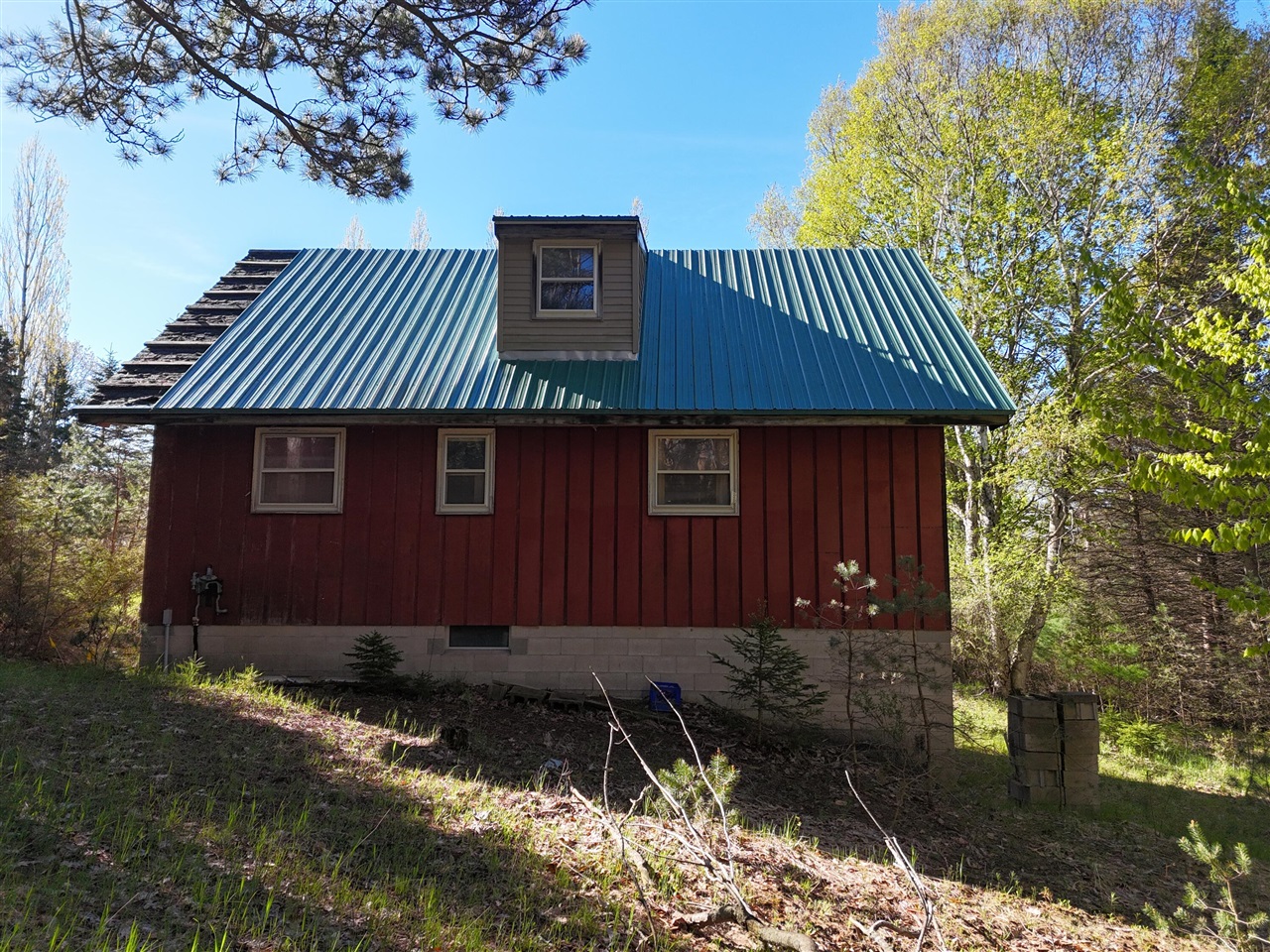 5th image of 928 Pilgrim Hwy, Frankfort, MI 49635 | MLS# 70491945