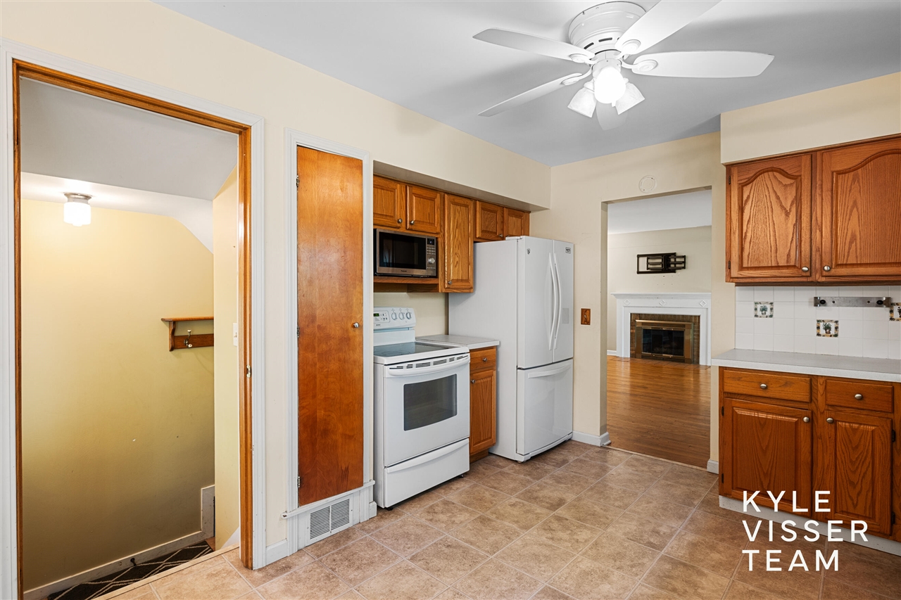 2757 Cascade Springs Drive, Grand Rapids, MI, 49546-7419