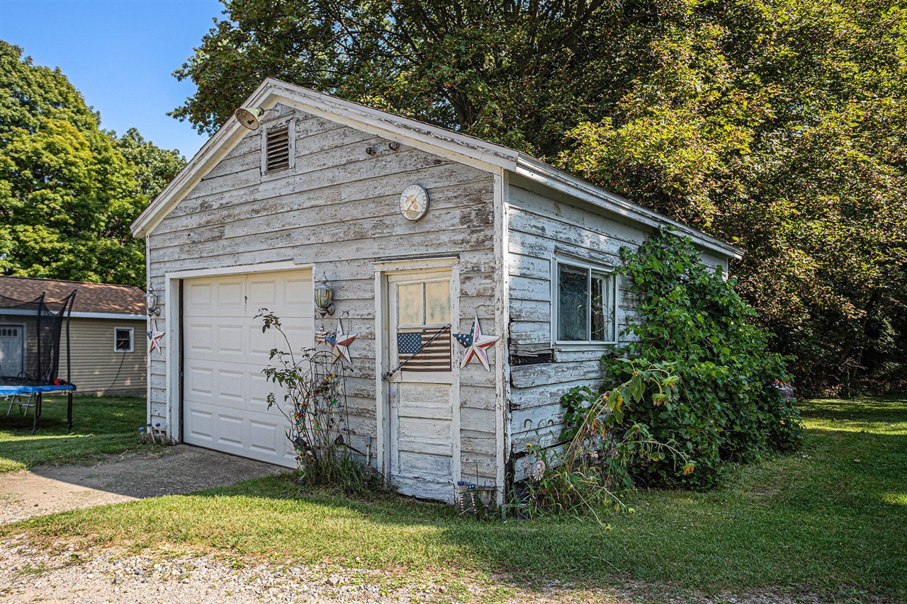 294 N 20th Street, Springfield, MI, 49037-8102