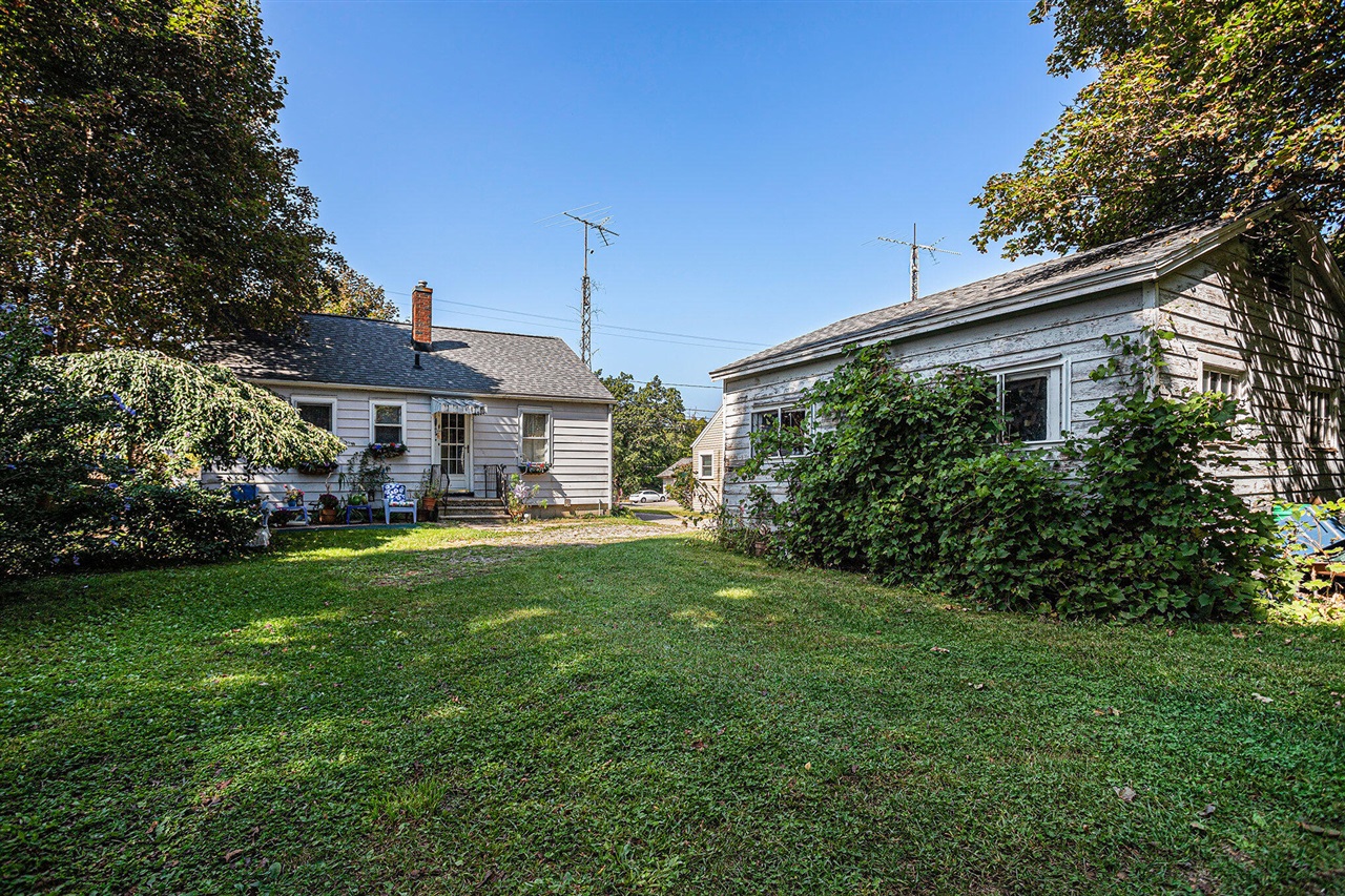 294 N 20th Street, Springfield, MI, 49037-8102