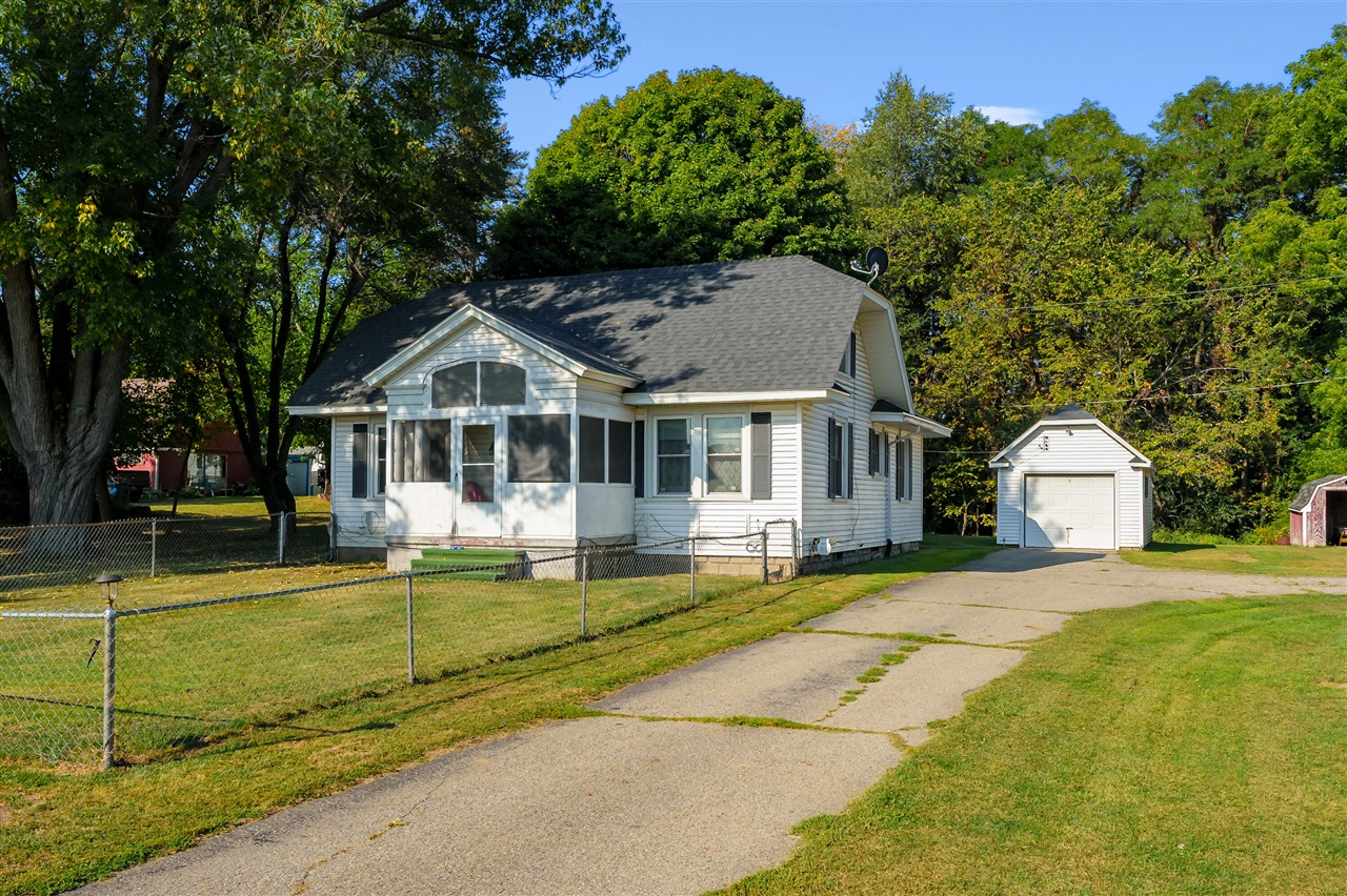 Photo 1 of Single family home for sale at 736 S Grove St, Delton, MI 49046 | MLS# 70495432 | Listing updated on 2026-09-22