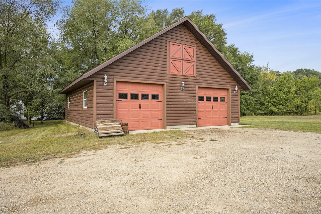 5957 S Landing Lane, Fremont, MI, 49412-8274