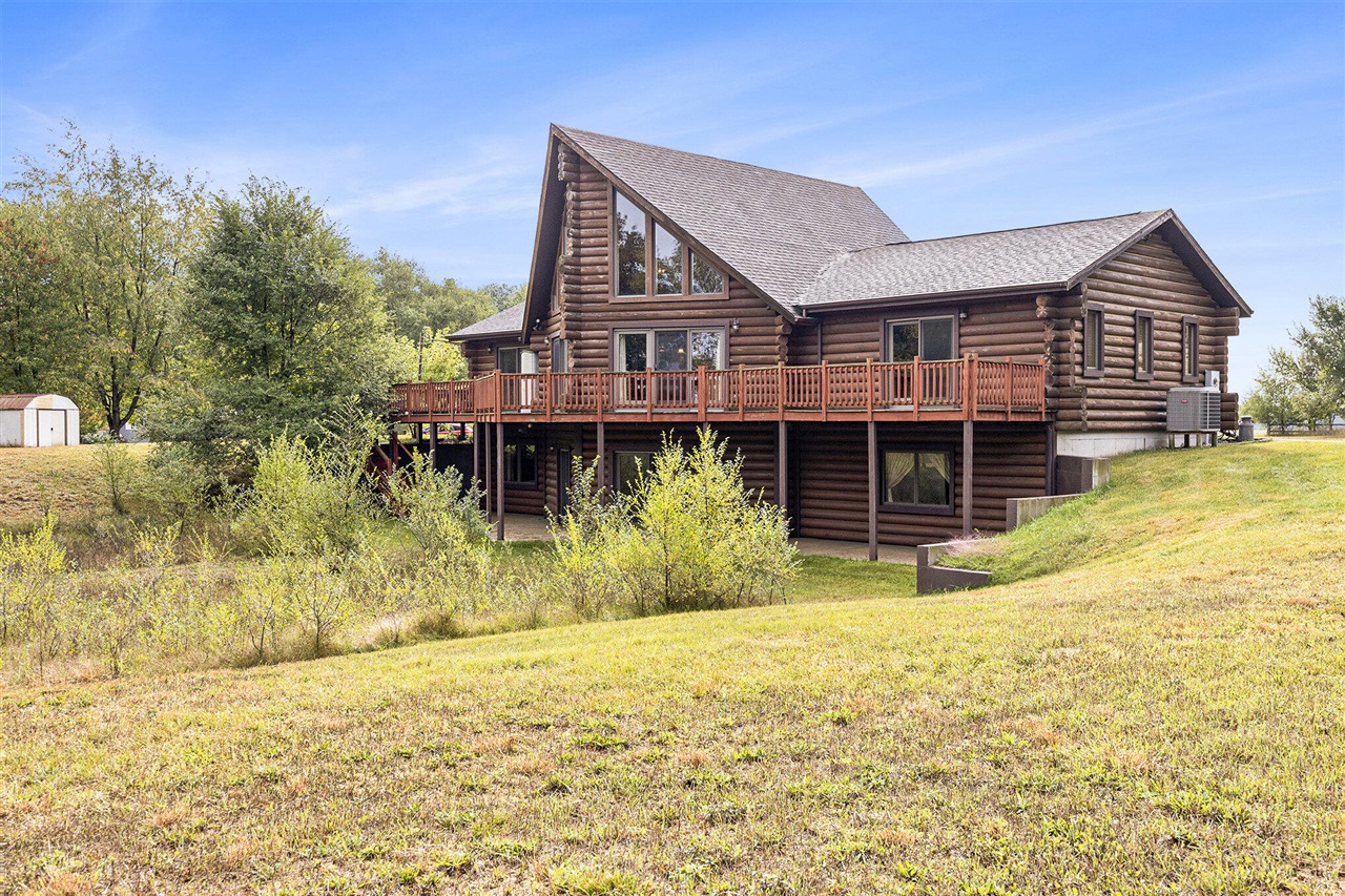 5957 S Landing Lane, Fremont, MI, 49412-8274