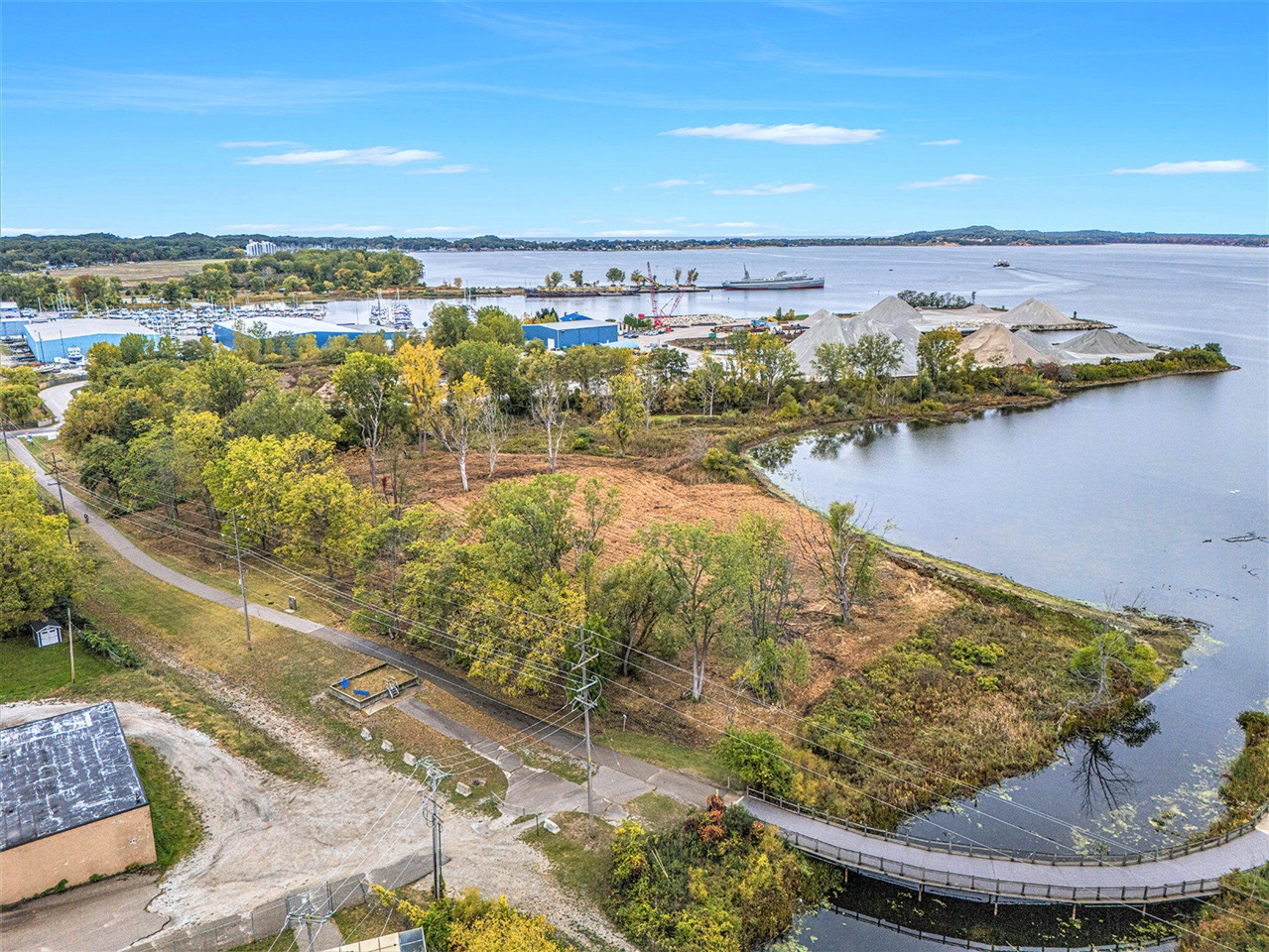 1794 Lakeshore Drive photo 2