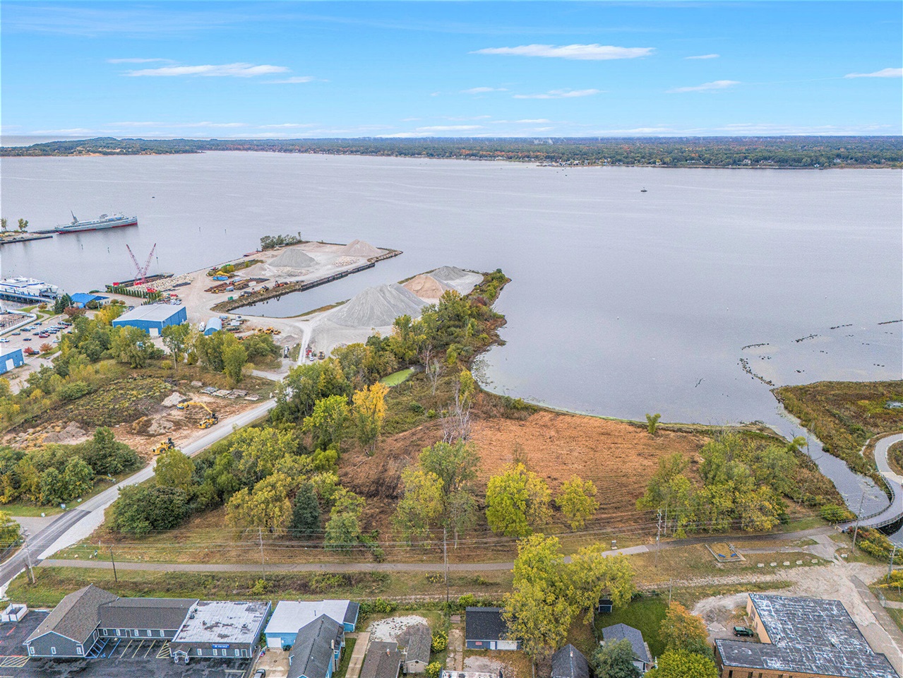 1794 Lakeshore Drive photo 4