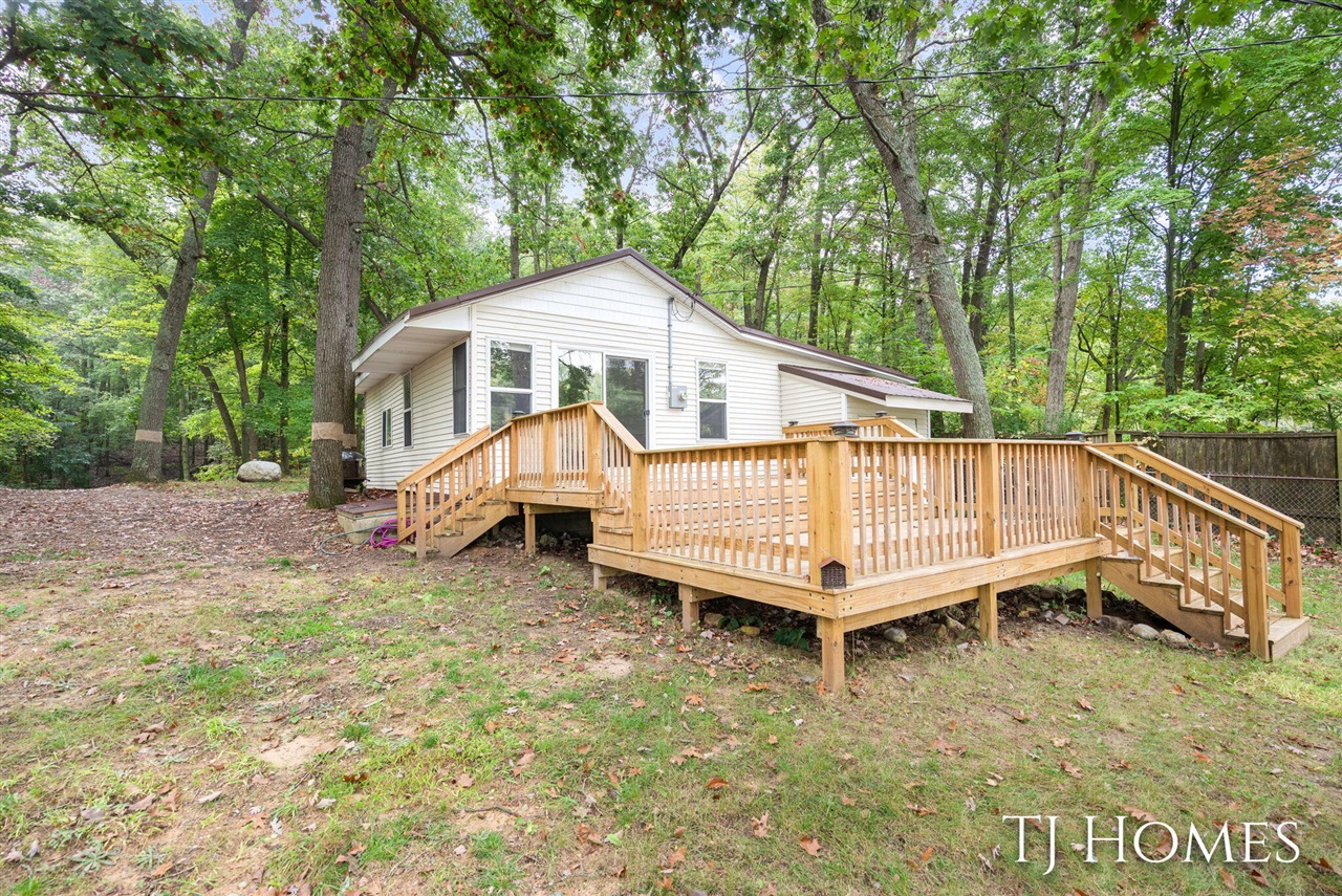 6048 Stewart Woods Drive, Delton, MI, 49046-7799