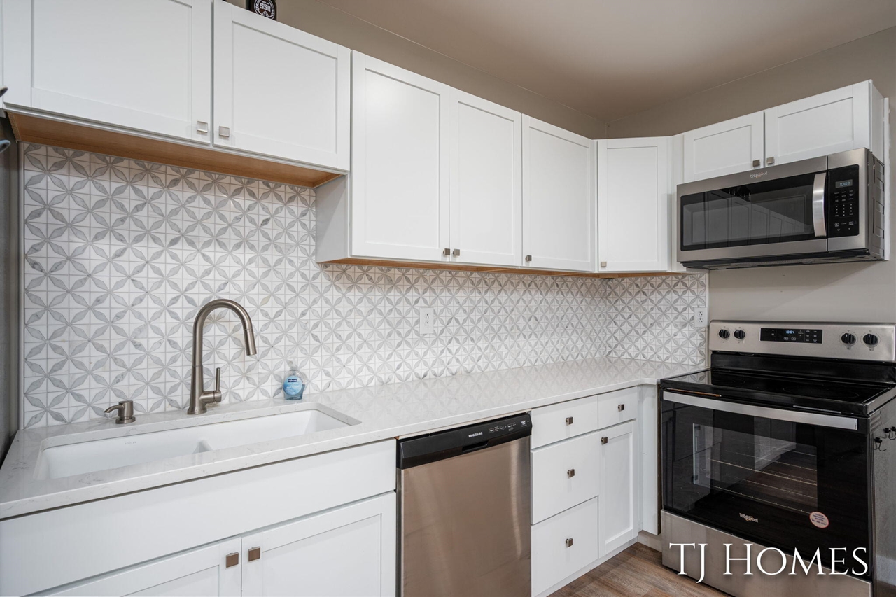 6048 Stewart Woods Drive, Delton, MI, 49046-7799