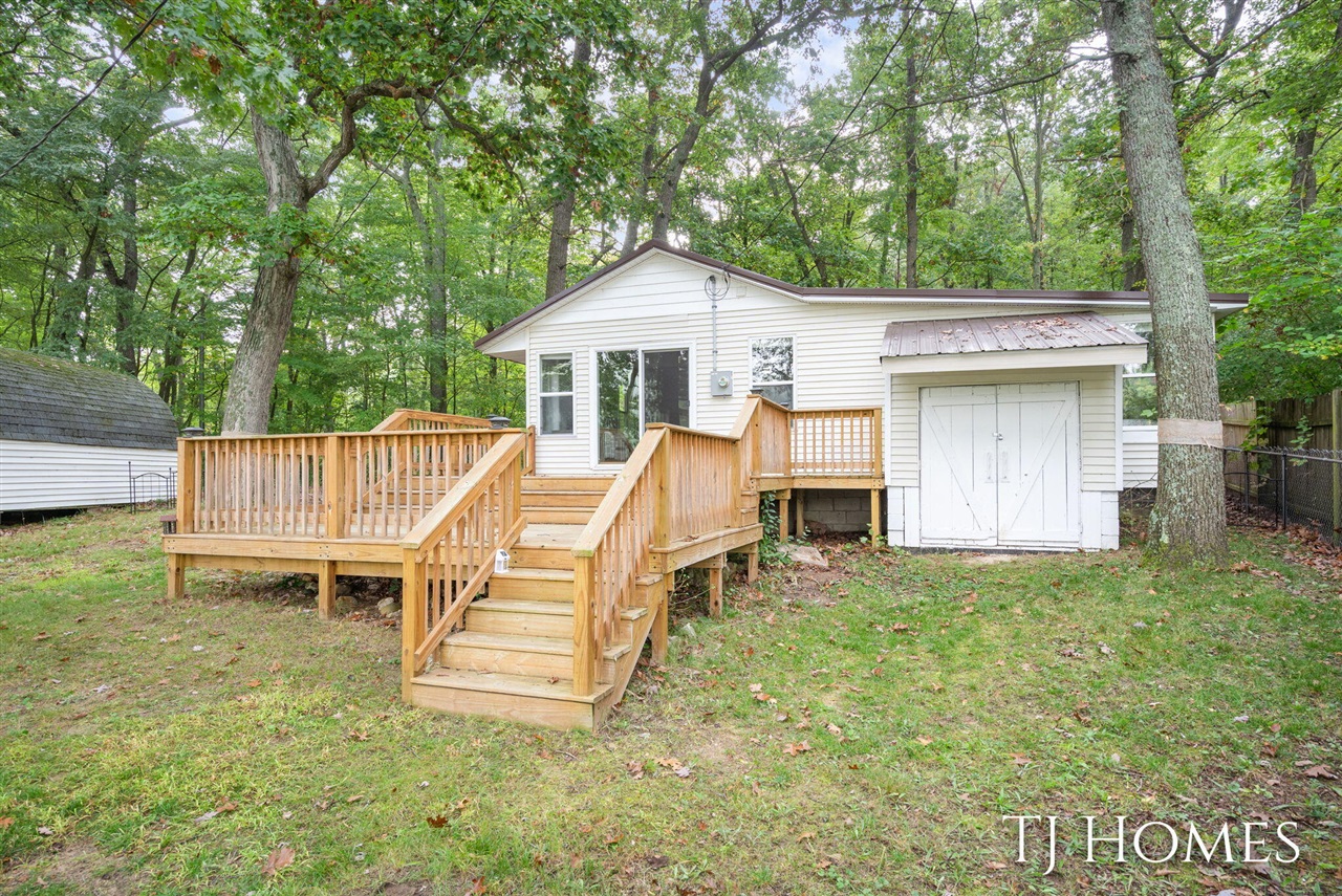 6048 Stewart Woods Drive, Delton, MI, 49046-7799