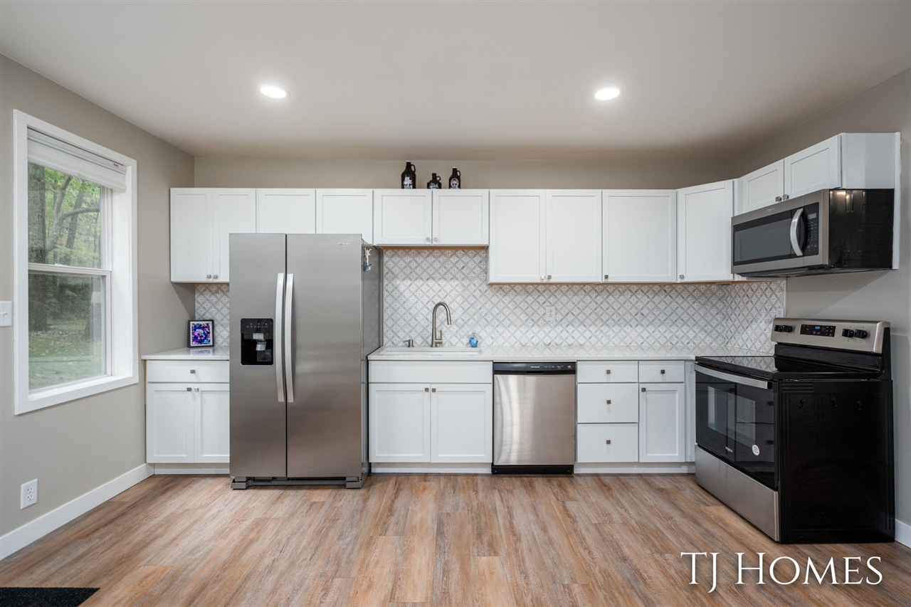 6048 Stewart Woods Drive, Delton, MI, 49046-7799