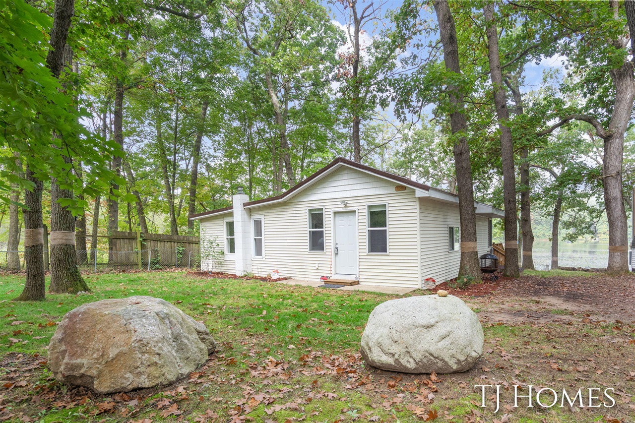 6048 Stewart Woods Drive, Delton, MI, 49046-7799