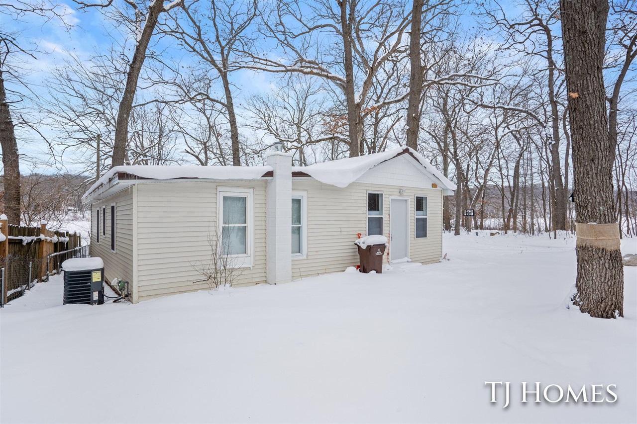 6048 Stewart Woods Drive, Delton, MI, 49046-7799