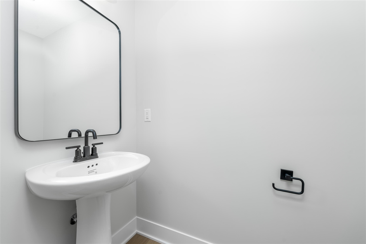 4th image of 908 Indiana Ave, South Haven, MI 49090