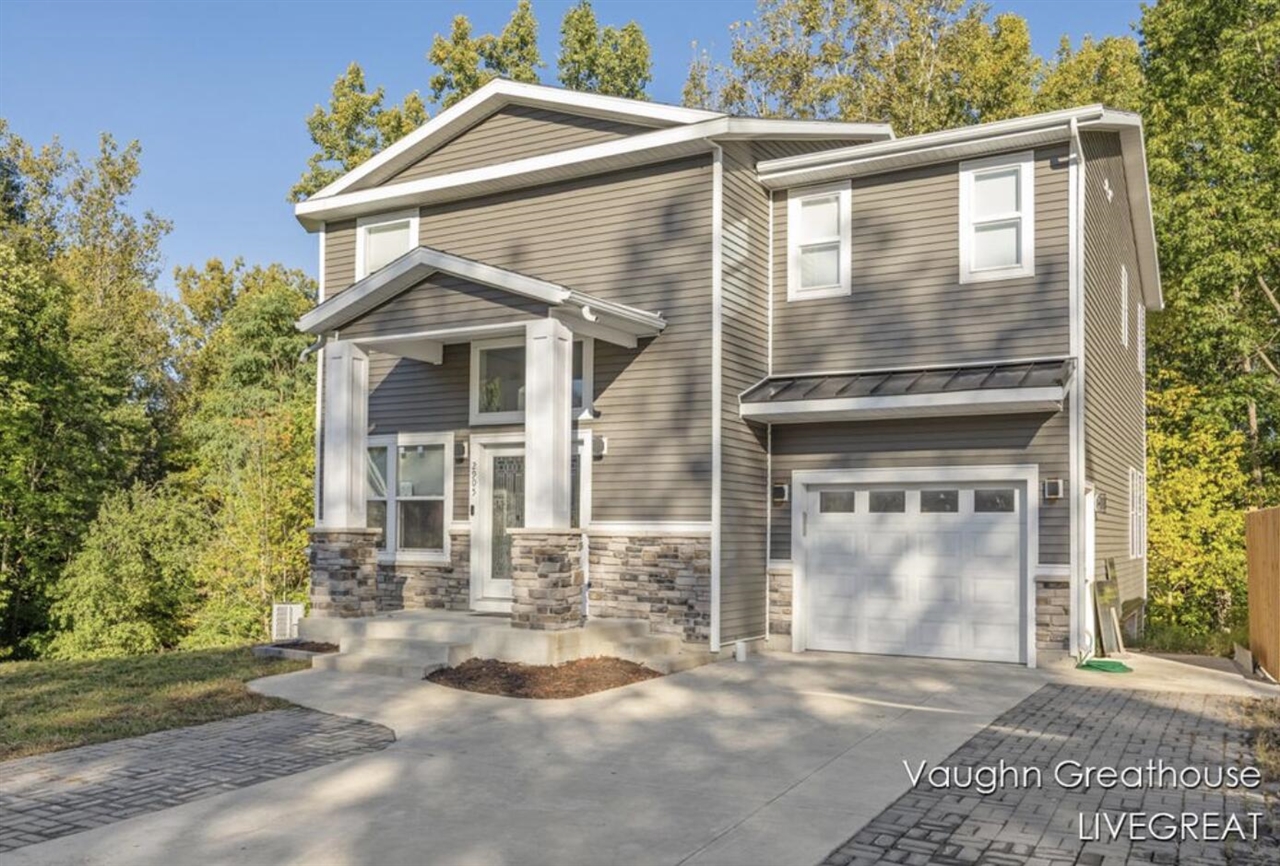 Photo 2 of Single family home for sale at 2905 Woodside Ave, Grand Rapids, MI 49508 | MLS# 70500041 | Listing updated on 2026-09-16