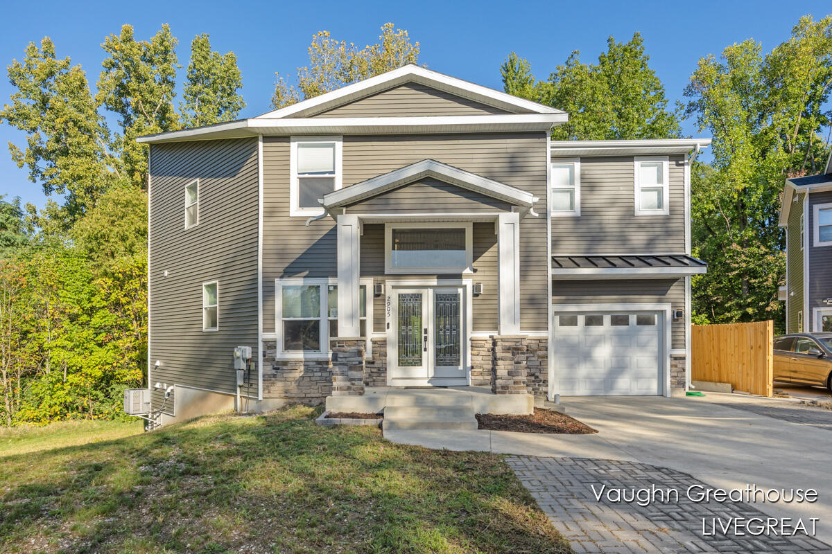 Photo 3 of Single family home for sale at 2905 Woodside Ave, Grand Rapids, MI 49508 | MLS# 70500041 | Listing updated on 2026-09-16