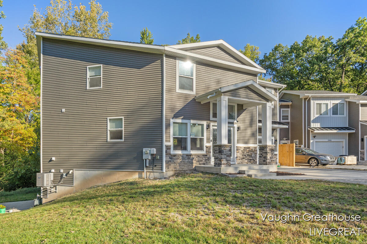 Photo 3 of Single family home for sale at 2905 Woodside Ave, Grand Rapids, MI 49508 | MLS# 70500041 | Listing updated on 2026-09-16