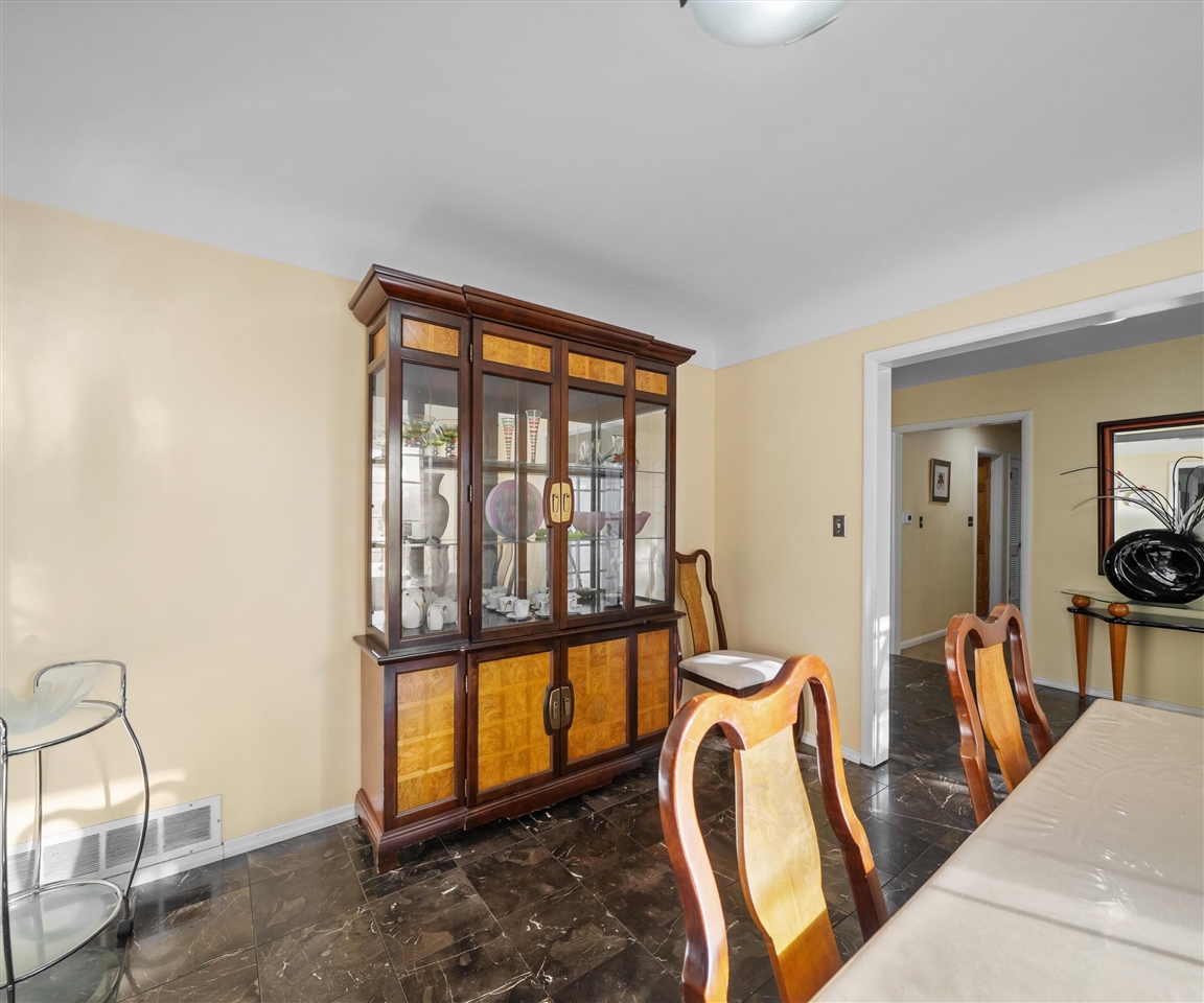 14359 S Dixie Highway, Monroe, MI, 48161-9564