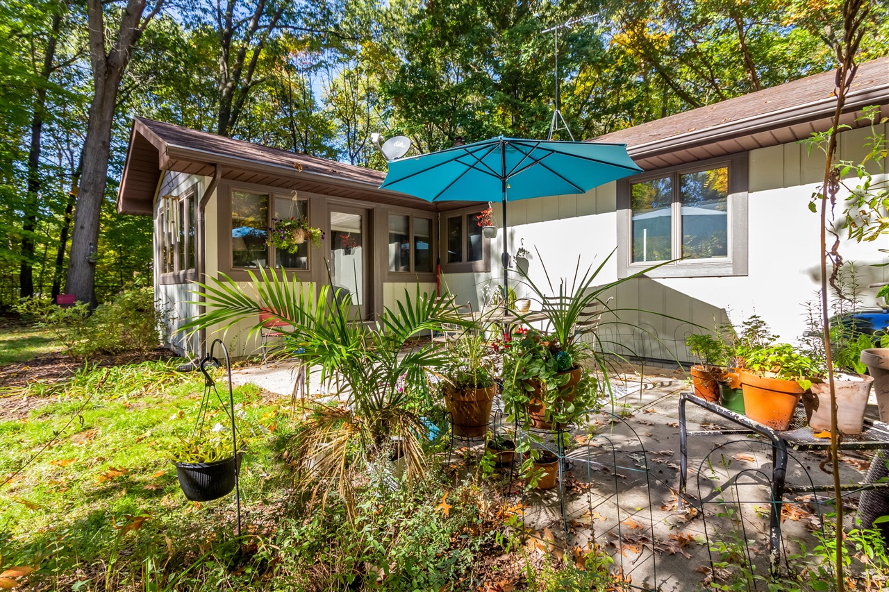 6565 Riverside Road, Fennville, MI, 49408