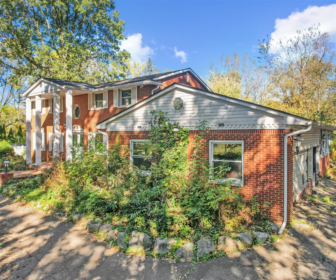 48000 Eight Mile, Northville, MI, 48167-9337