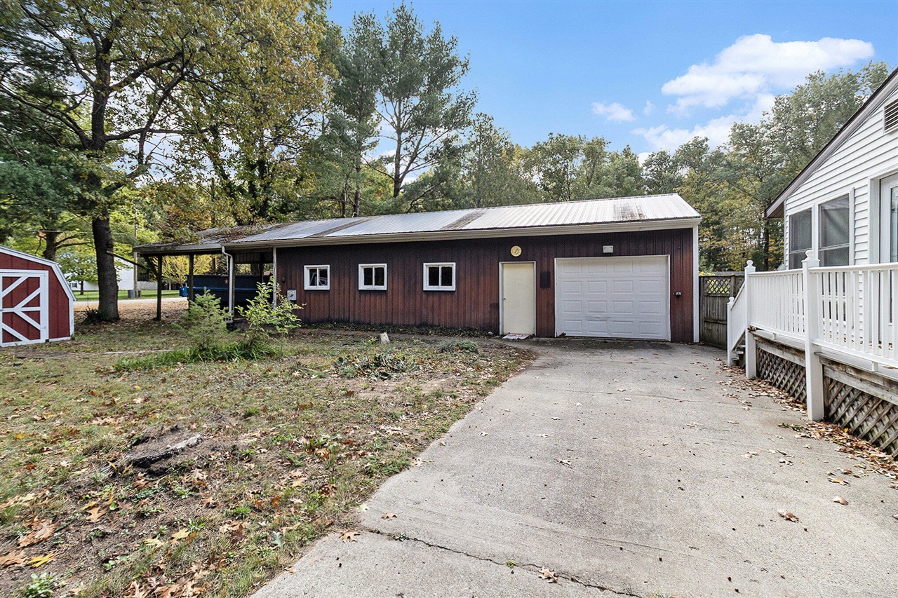 Photo 2 of Single Family Residence at 559 E Sands St, Pentwater, MI 49449 | MLS# 70501119 |  | Sold on 2026-08-07