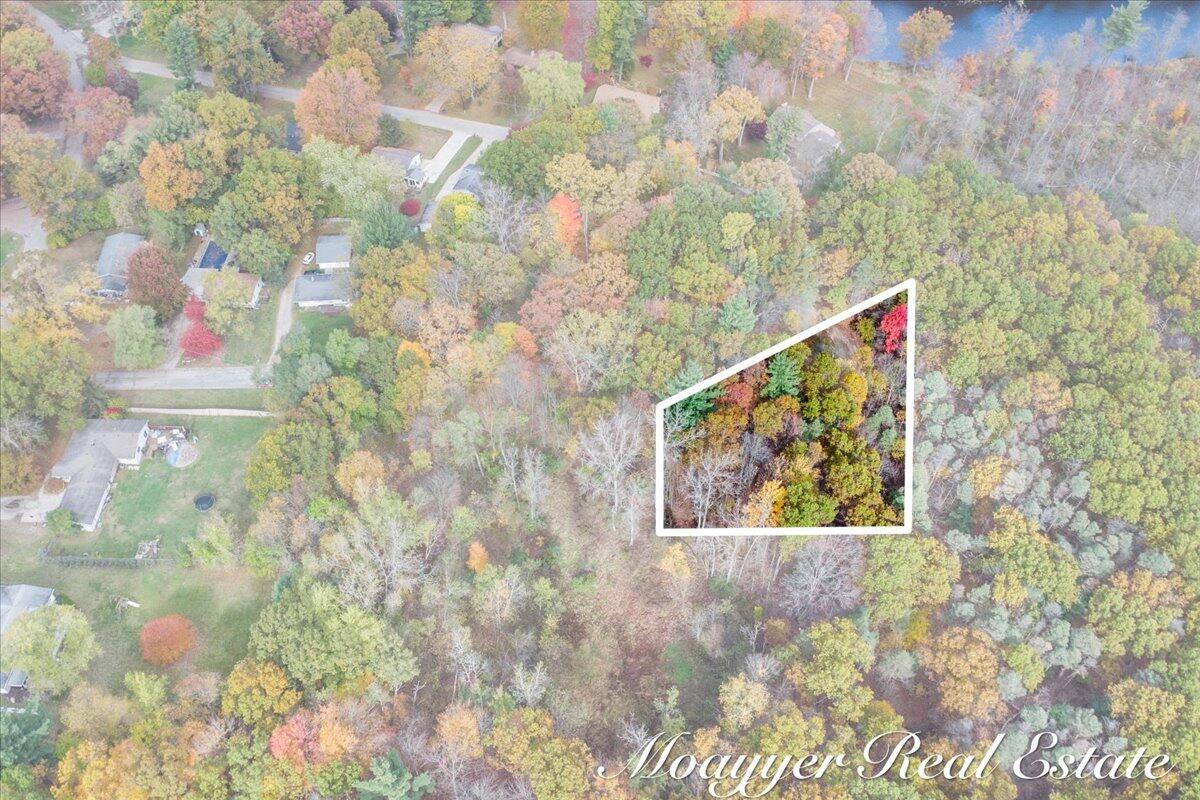 632 Edgewood Drive, Belding, MI, 48809-2106