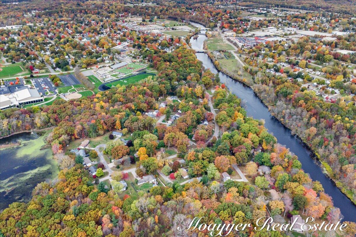 632 Edgewood Drive, Belding, MI, 48809-2106