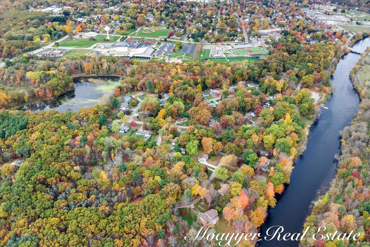 632 Edgewood Drive, Belding, MI, 48809-2106