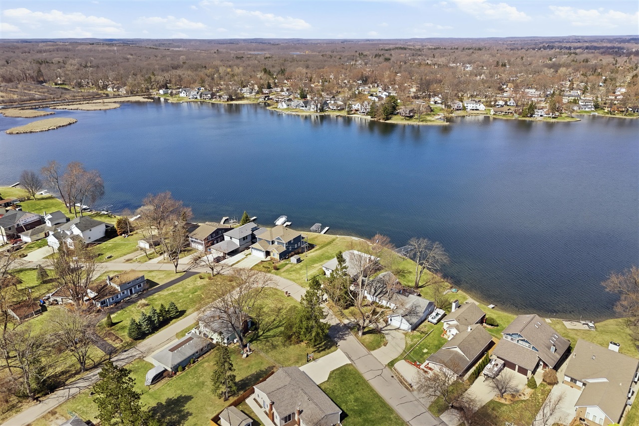 1148 Lakeview Drive, Wolverine Lake, MI, 48390-2229