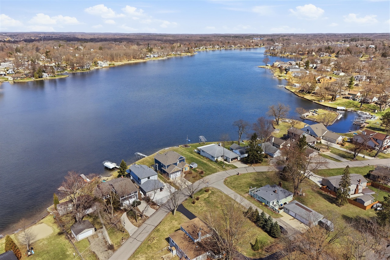 1148 Lakeview Drive, Wolverine Lake, MI, 48390-2229