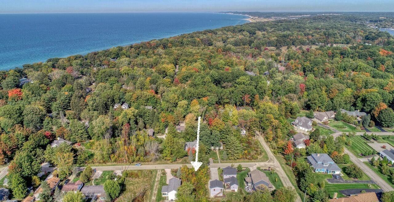 Homes for sale in Douglas, MI | 6912 3Rd St, Douglas, MI 49406 | MLS# 70502679